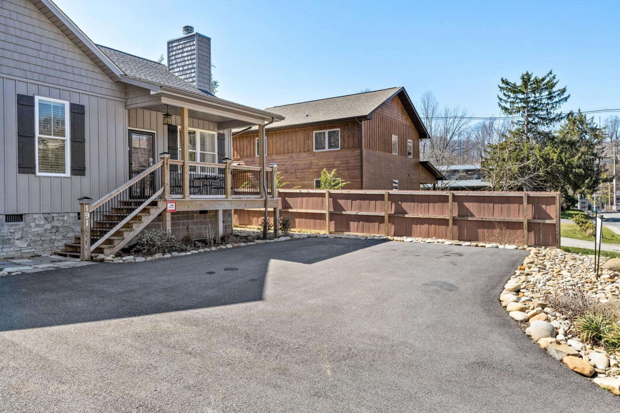 Bear Pass Is A 3 Bed 2 Bath Craftsman Style Home Located Within Walking Distance To Dt 蓋特林堡 外观 照片