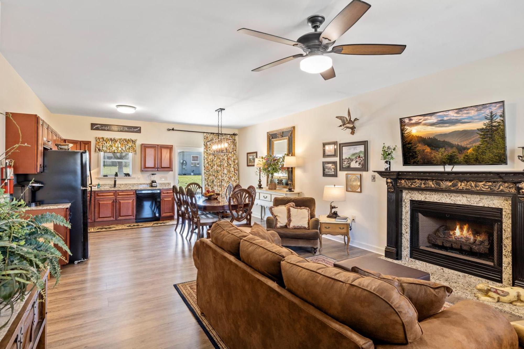 Bear Pass Is A 3 Bed 2 Bath Craftsman Style Home Located Within Walking Distance To Dt 蓋特林堡 外观 照片