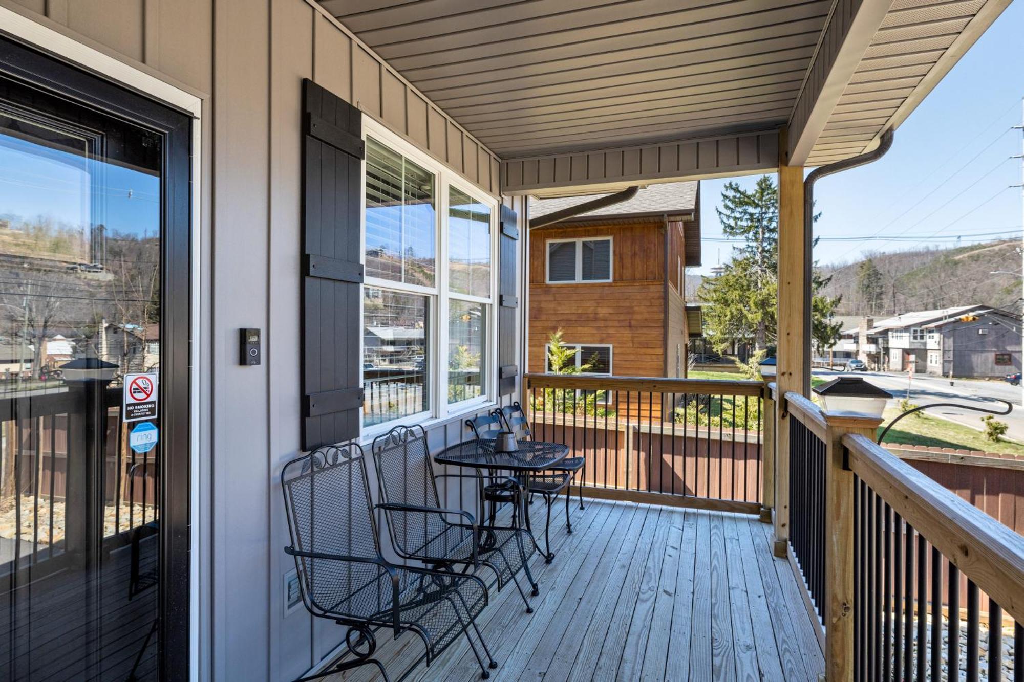 Bear Pass Is A 3 Bed 2 Bath Craftsman Style Home Located Within Walking Distance To Dt 蓋特林堡 外观 照片