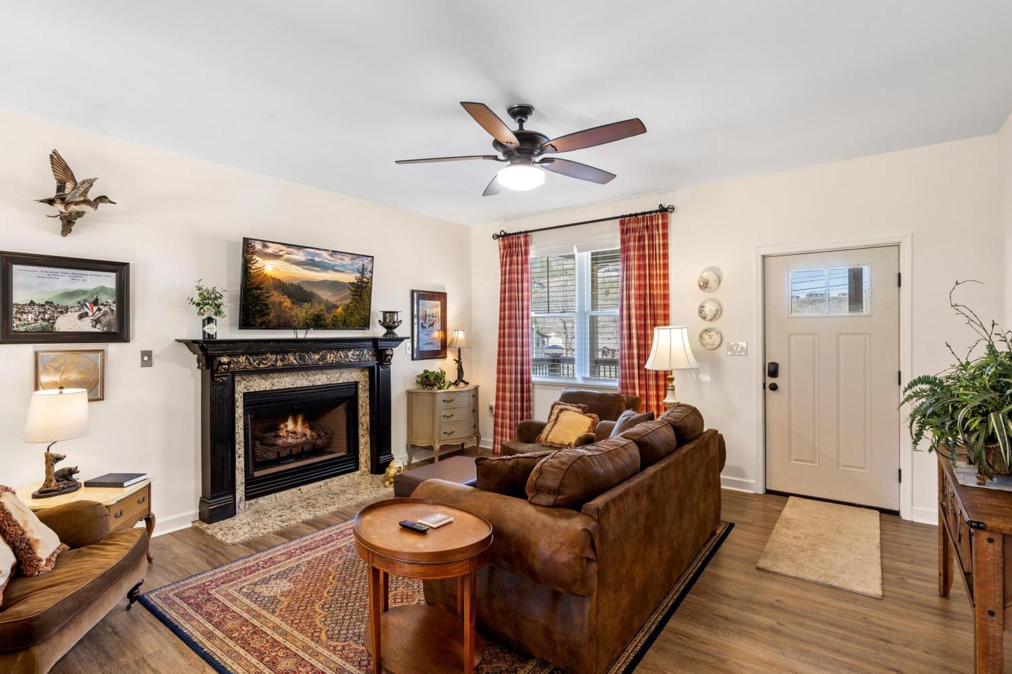 Bear Pass Is A 3 Bed 2 Bath Craftsman Style Home Located Within Walking Distance To Dt 蓋特林堡 外观 照片